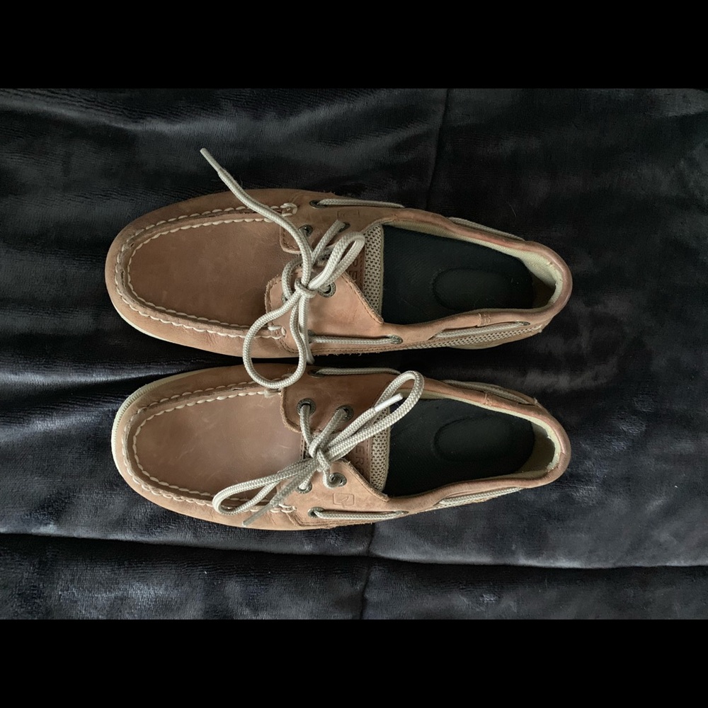 Brown sperrys
